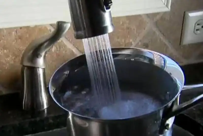 Школы в Хьюстоне закрыты в связи с возможным загрязнением питьевой воды