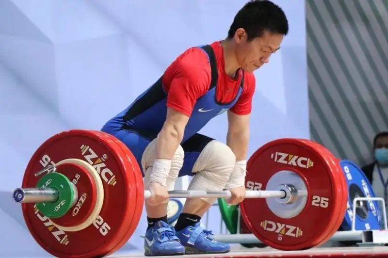Казахстан завоевал первую медаль на ЧА по тяжелой атлетике