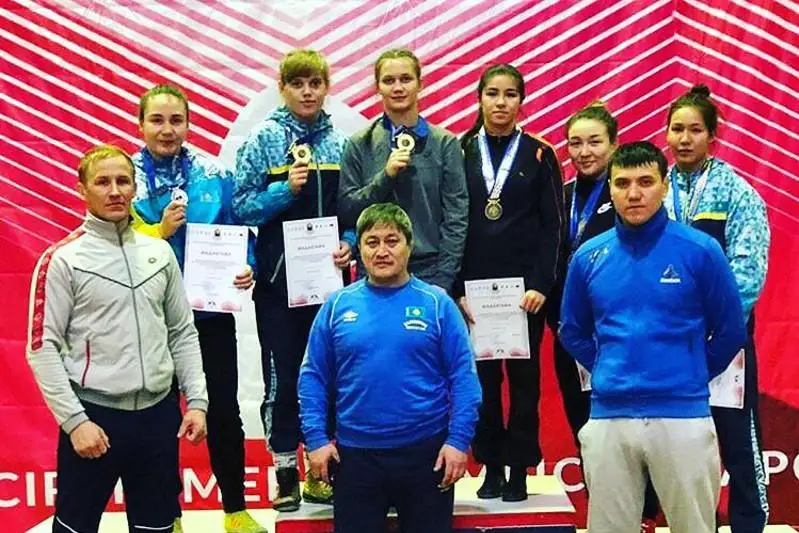 اقمولالىق پالۋان قىزدار رەسپۋبليكالىق تۋرنيردە توپ جاردى