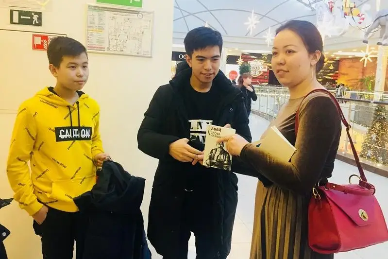 پاۆلوداردا «اباي ءار ءۇيدىڭ تورىندە» اكسياسى ءجۇرىپ جاتىر