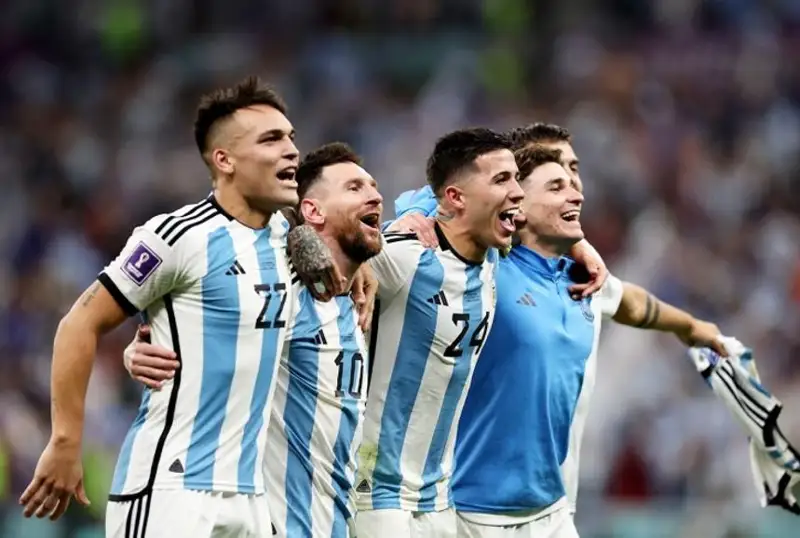Qatar-2022: Nıderland quramasyn joldan taıdyrǵan Argentına jartylaı fınalǵa shyqty