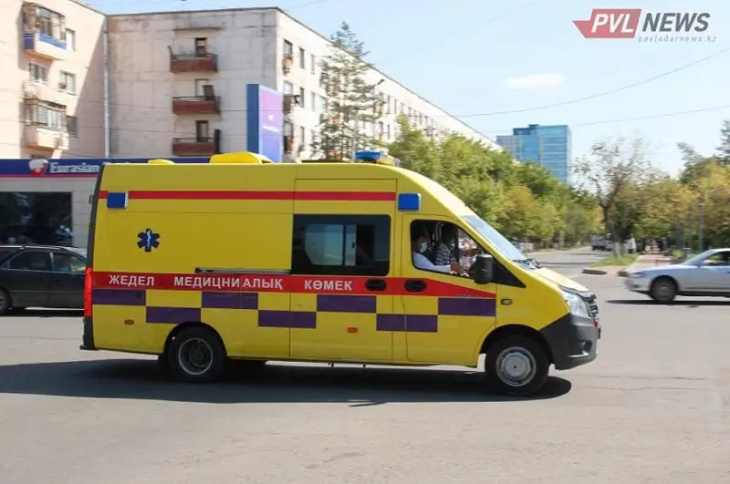 Павлодарец сломал руку в шахте лифта