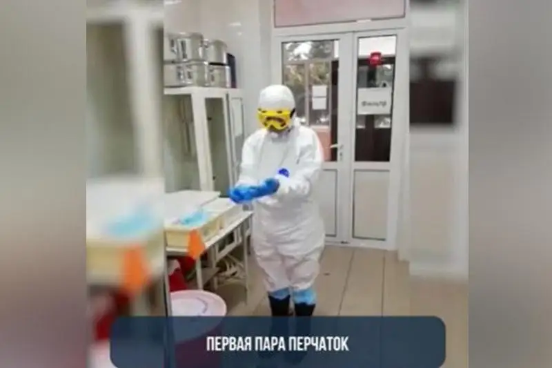كوروناۆيرۋسپەن كۇرەس: دارىگەرلەر جۇمىسقا قالاي جابدىقتالىپ كىرىسەتىنىن كورسەتتى