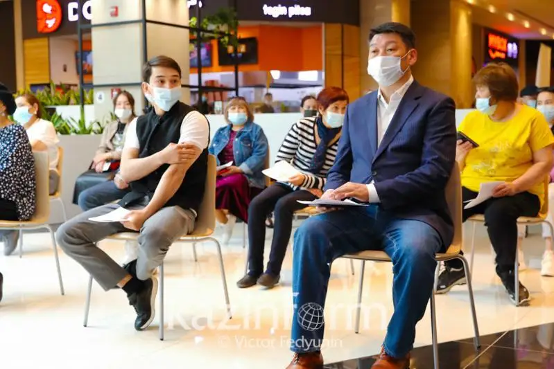 بۇگىن ەلورداداعى تەاتردىڭ ءبىر توپ ءارتىسى ۆاكسينا سالدىردى - فوتو