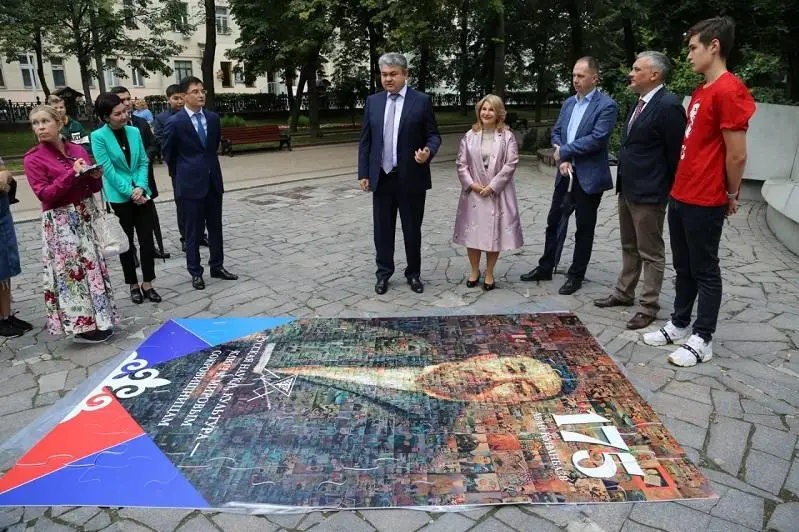 ماسكەۋدە اباي ەسكەرتكىشىنىڭ جانىندا بىرەگەي ينستاللياتسيا ۇسىنىلدى