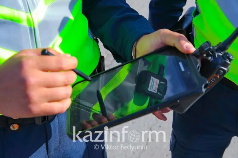 Водителя с неоплаченными штрафами на 400 тыс. тенге выявили в Атырау