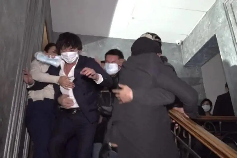 ءانشى قايرات نۇرتاسقا كارانتين تالابىن بۇزعانى ءۇشىن ايىپپۇل سالىندى - ۆيدەو