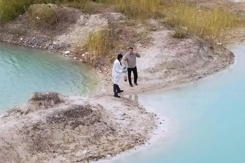 ەلوردادان ءۇش شاقىرىم جەردە تابىلعان جاساندى سۋ ايدىنىندا شومىلۋعا بولمايدى