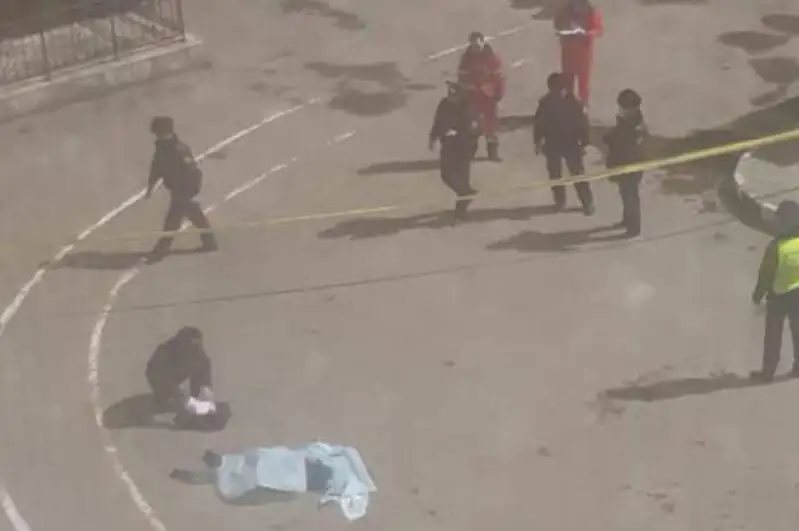 ەلوردادا ءۇيدىڭ ونىنشى قاباتىنان سەكىرگەن ەر ادام كوز جۇمدى