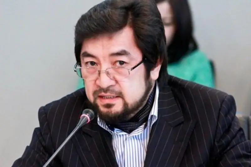 بەكبولات تىلەۋحان: بۇرىن داۋىسى بارلار ءانشى بولاتىن، قازىر اۋزى بارلار ءانشى