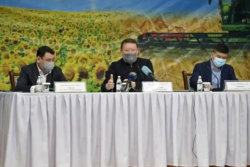 Создать новые рабочие места и подключить дома к теплоснабжению пообещал сельчанам аграрий СКО