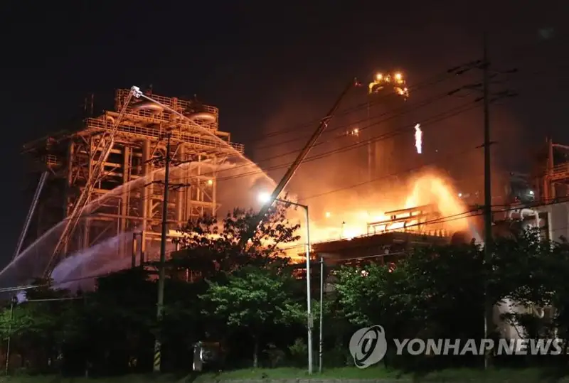 Ońtústik Koreıada munaı óńdeý zaýytynda jarylys boldy