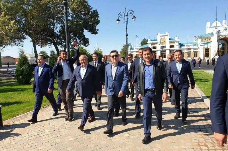 اسقار مامين ارىس قالاسىنداعى قۇرىلىس جۇمىستارىن كوردى