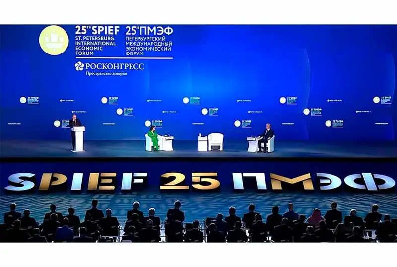 Началось пленарное заседание 25-го Петербургского Международного экономического форума
