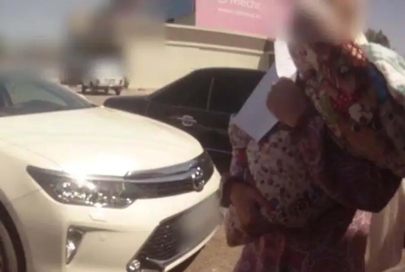 Родители оставили детей в запертом авто в жару в Туркестанской области