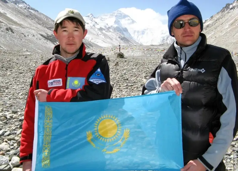 كوك بايراعىمىز - ەڭ بيىك شىڭداردا