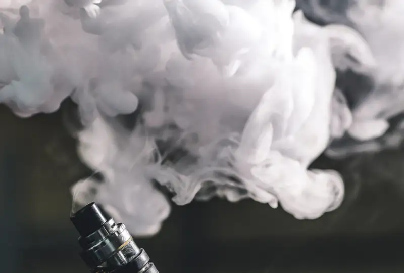 Регулирование сигарет и бездымных продуктов должно быть разным - эксперт