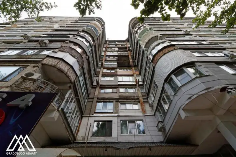 Будет ли обновлен фасад ЖК «Три богатыря» в Алматы