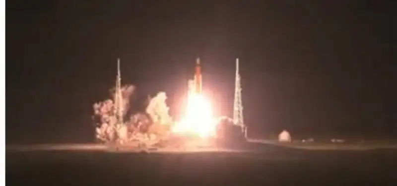 NASA успешно запустило к Луне ракету «Артемида»