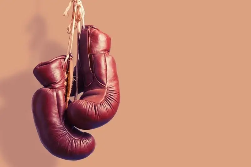 بوتەن بىرەۋدىڭ اتىن جامىلعان بوكسشى رينگتە كوز جۇمدى