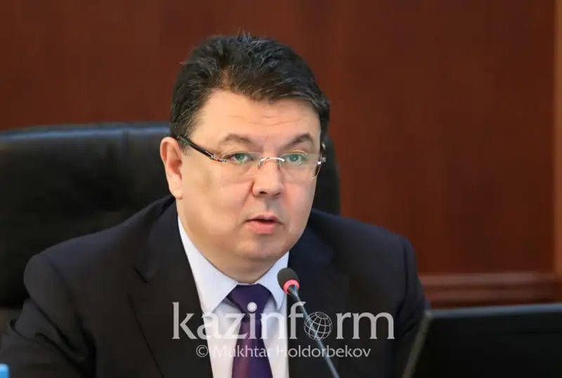 Qanat Bozymbaev sý qubyrlarynyń tozý problemasyn qalaı sheshetinin aıtty