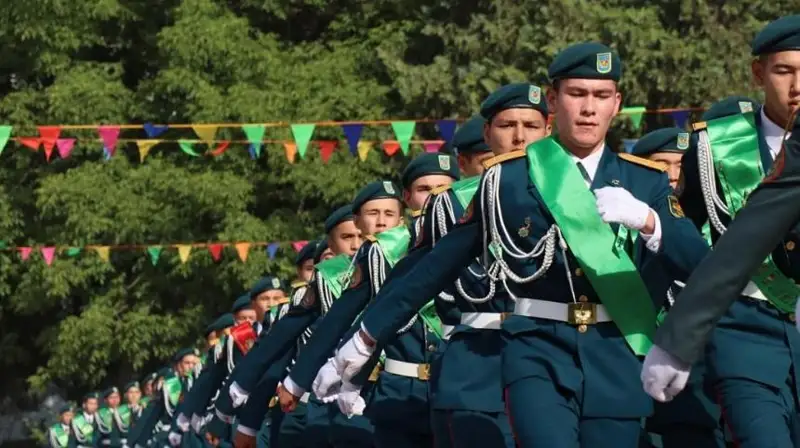 Последний звонок прозвенел для жасулановцев Алматы, Шымкента и Караганды