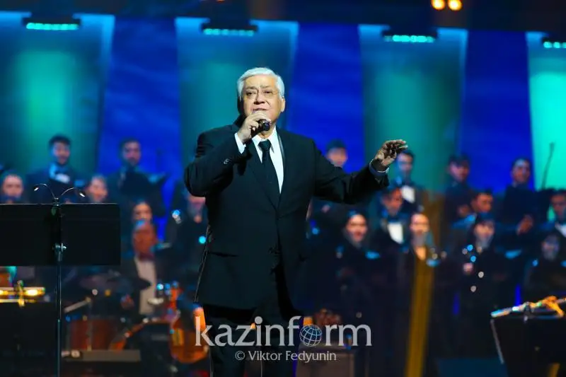 ەلوردادا الىبەك دىنىشيەۆتىڭ مەرەيتويلىق كونسەرتى ءوتتى