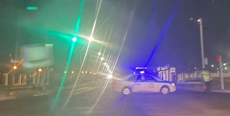 Автомобиль перевернулся в Актау: пострадали три человека