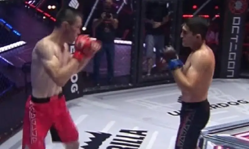 Чемпион из Казахстана защитил титул против непобежденного узбекистанца