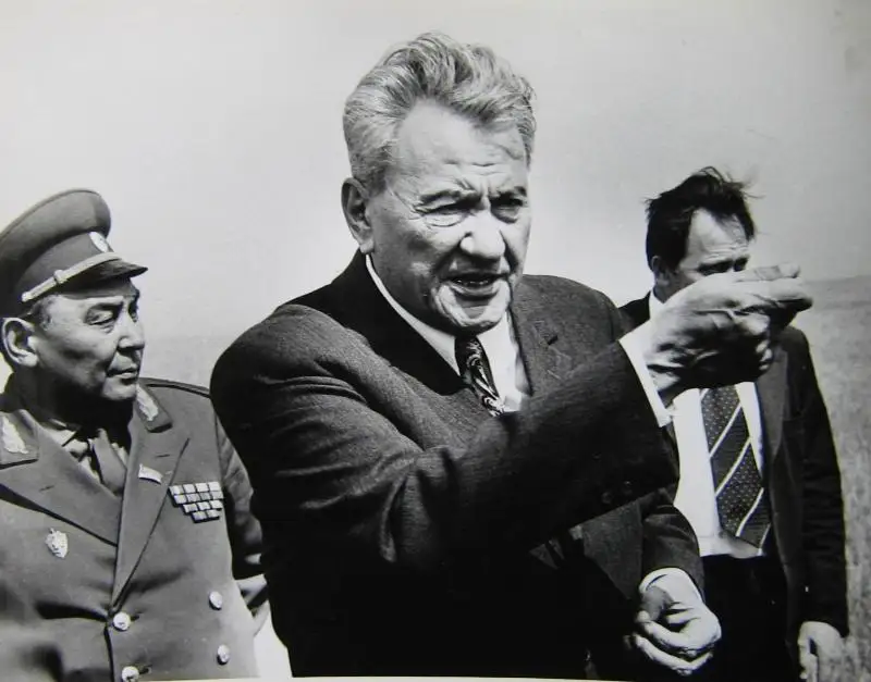 قونايەۆ قارقارا وزەنىن ىستىقكولگە بۇرۋدان قالاي ساقتاپ قالدى؟