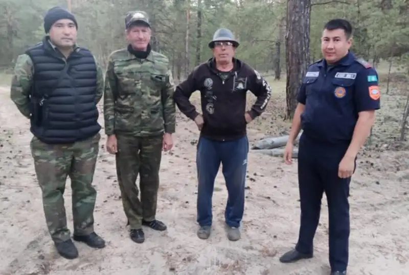Спасатели Абайской области нашли заблудившихся в лесу четырех человек