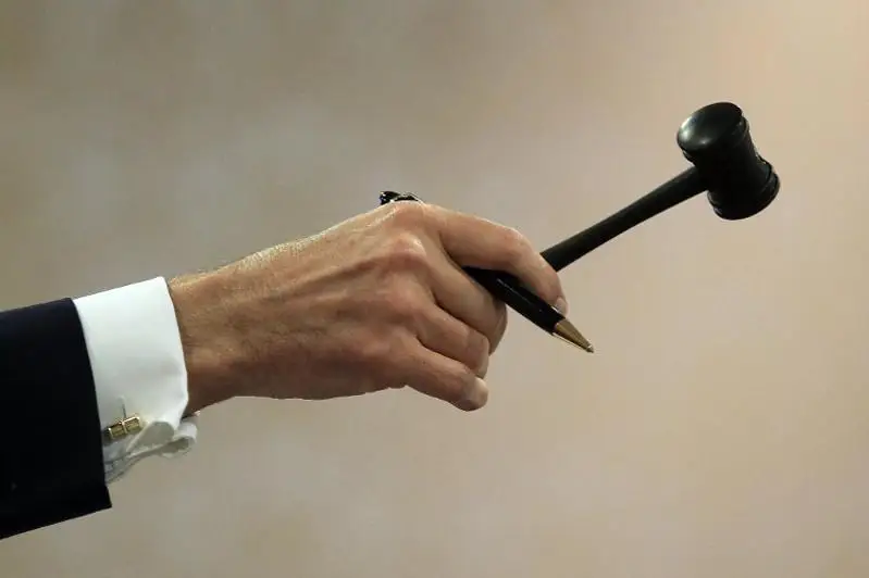 Реализовать акции Qazaq Air и  FlyArystan на аукционных торгах предлагают в АЗРК