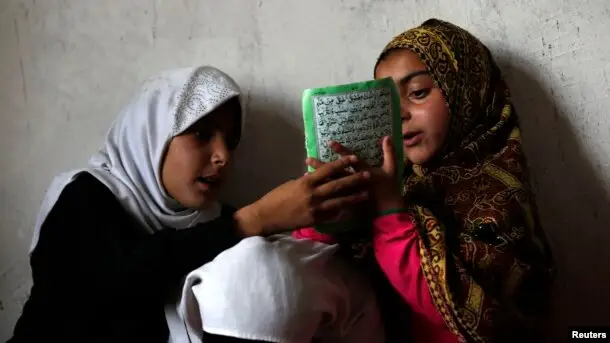 Ауған балаларының кейбірінің тағдырын ата-аналары олардың пікірін сұрамастан шешеді.