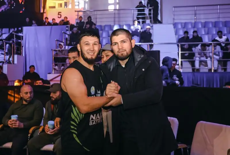 Хабиб Нурмагомедов встретился с фанатами в Атырау