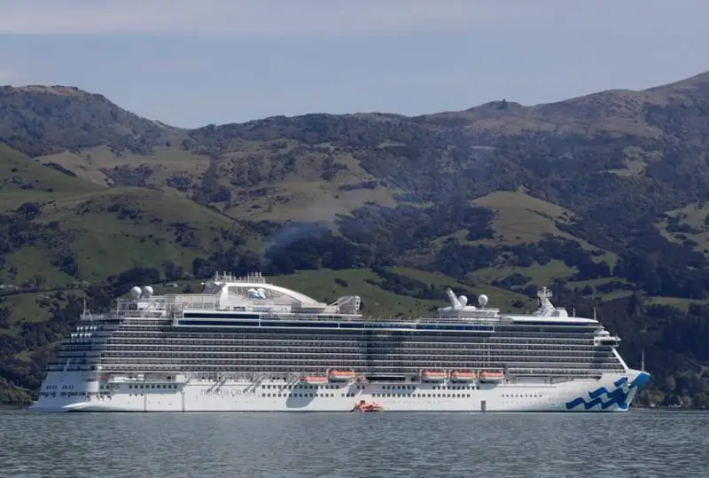 Круизный лайнер с 800 заразившимися коронавирусом пришвартовался в порту Сиднея