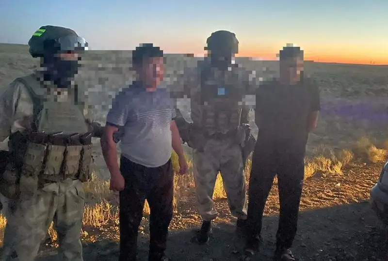 Двое кызылординцев задержаны за перевозку наркотиков в особо крупном размере