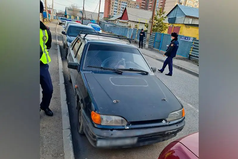 استانادا ەر ادام سوت ورىنداۋشىسىنا بالتا الا جۇگىردى