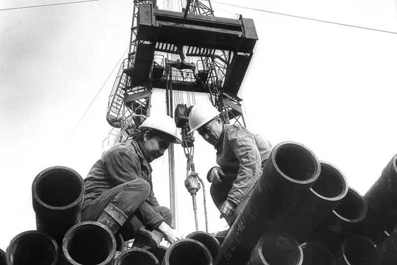 قازاق دالاسىنداعى مۇناي وندىرىسىنە 120 جىل تولدى