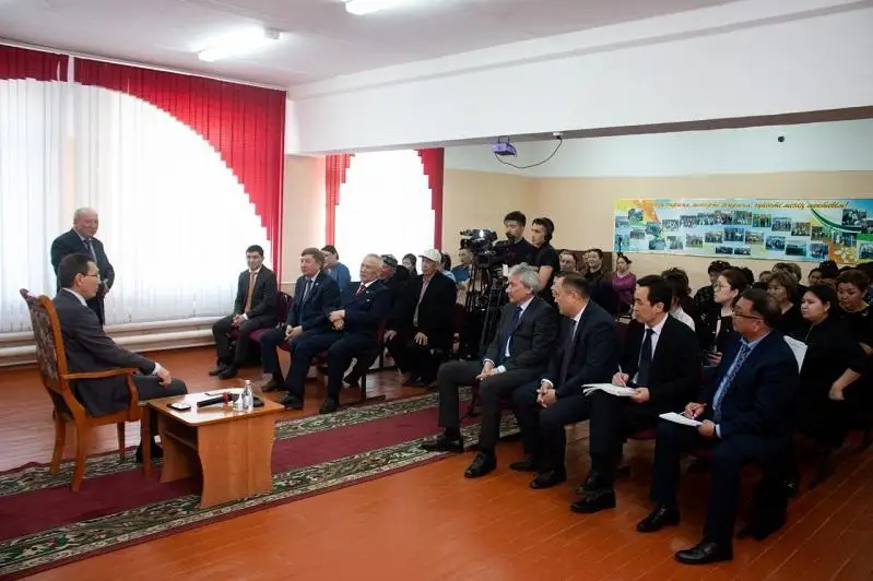 Нұрлан Әбдіров семейліктермен кездесті