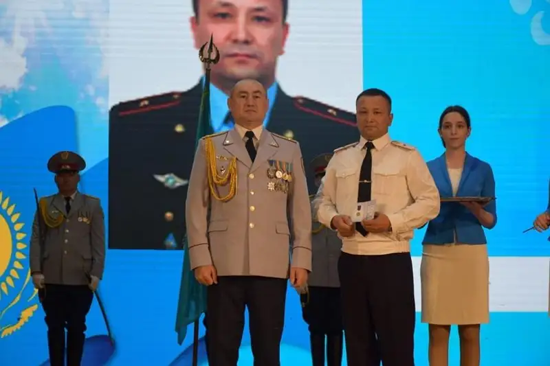 Более 100 сотрудников и ветеранов акмолинского ДУИС получили награды