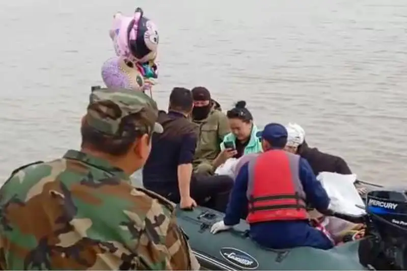 Спасатели помогают жителям изолированных сел в Атырауской области