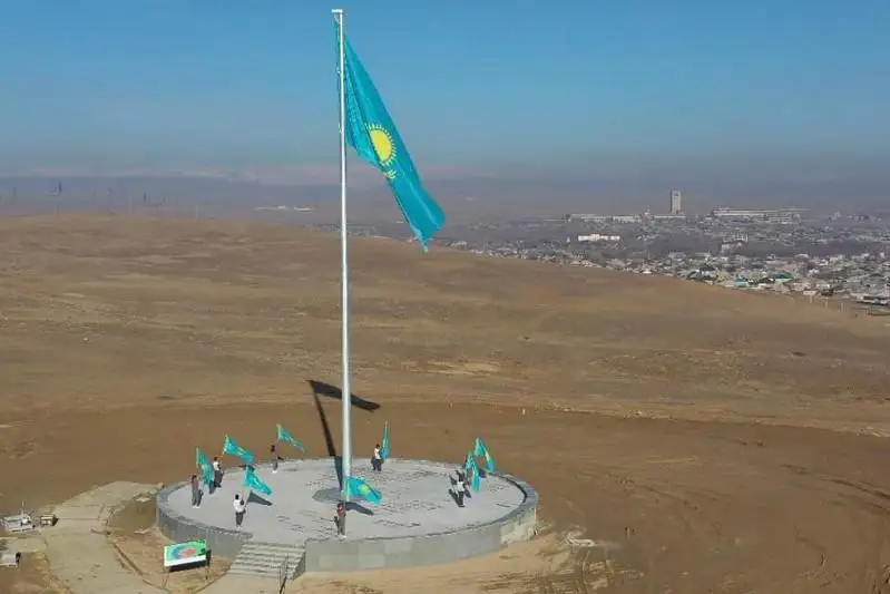 На «Көктөбе» Кентау установлен флаг