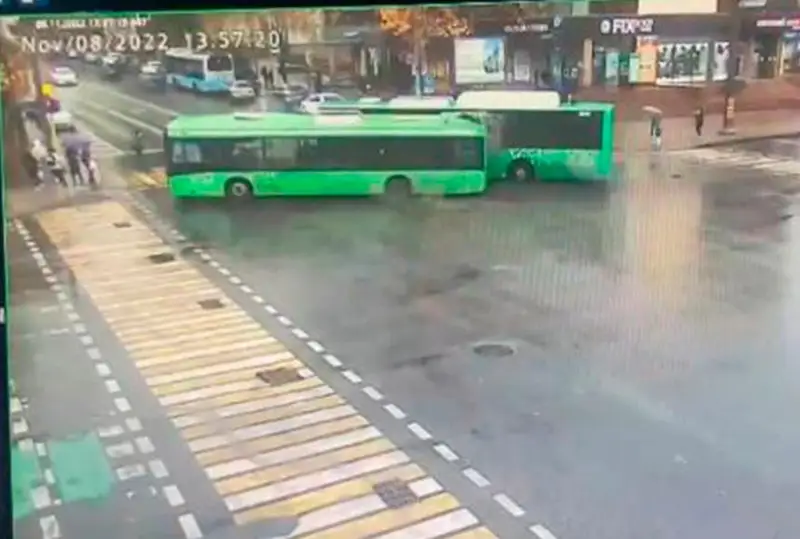 Подробности смертельного ДТП  с  автобусами рассказали в полиции Алматы