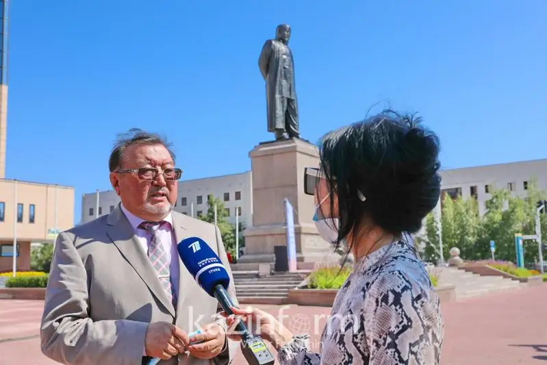 ابايدىڭ 3 تومدىق اكادەميالىق تانىمدىق جيناعى جارىققا شىعادى