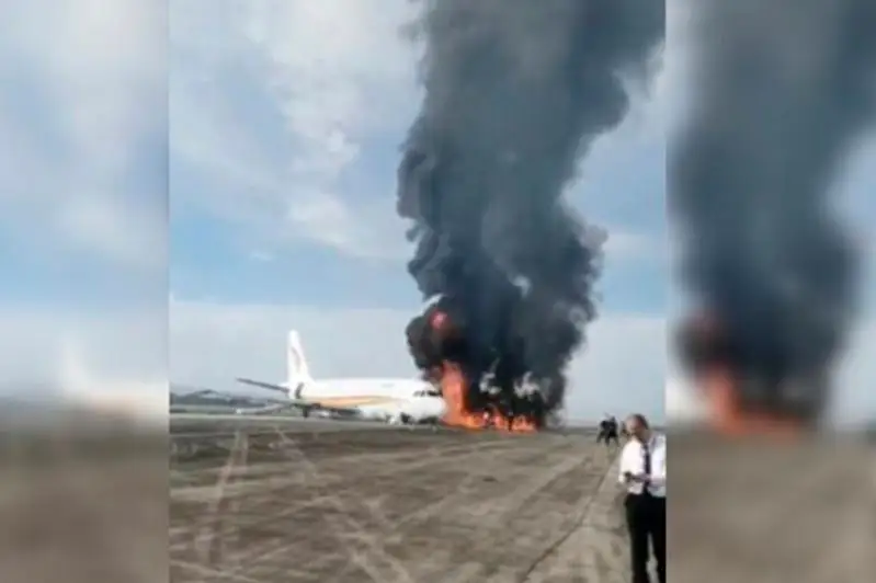 Самолет со 113 пассажирами загорелся в Китае