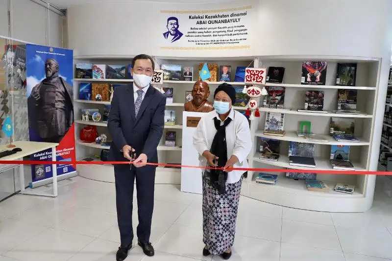 يندونەزيالىقتار ابايدىڭ قارا سوزدەرىن ءوز تىلىندە وقي الاتىن بولدى