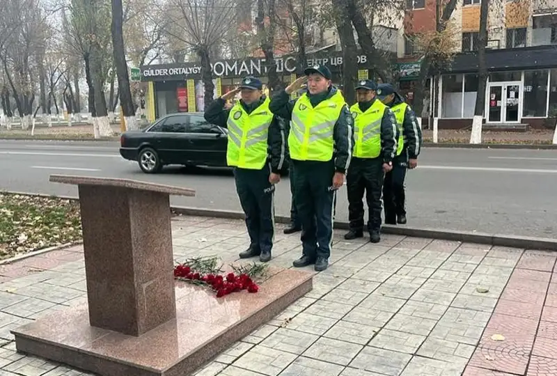 Память Халық қаһарманы Газиза Байтасова почтили в Жамбылской области