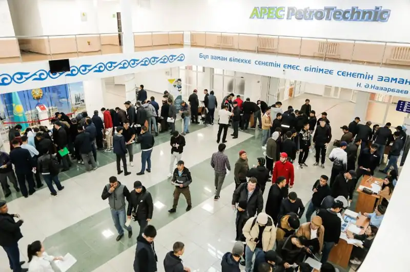 Ярмарка вакансий прошла ко Дню Республики в Атырау