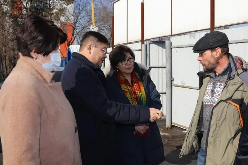 Májilis depýtattary Almatydaǵy tártipsizdik kezinde zardap shekken kásipkerlermen kezdesti