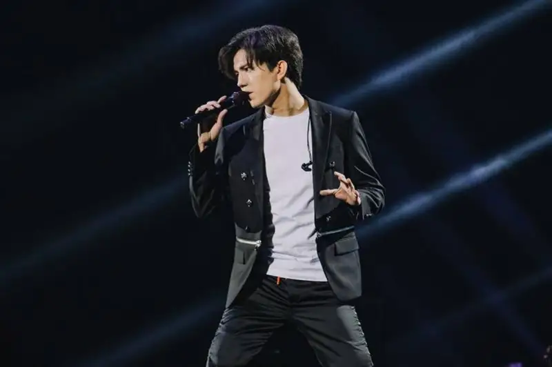 ديماش ازيانىڭ 100 سىمباتتى جىگىتى رەيتينگىندە ءالى كوش باستاپ كەلەدى